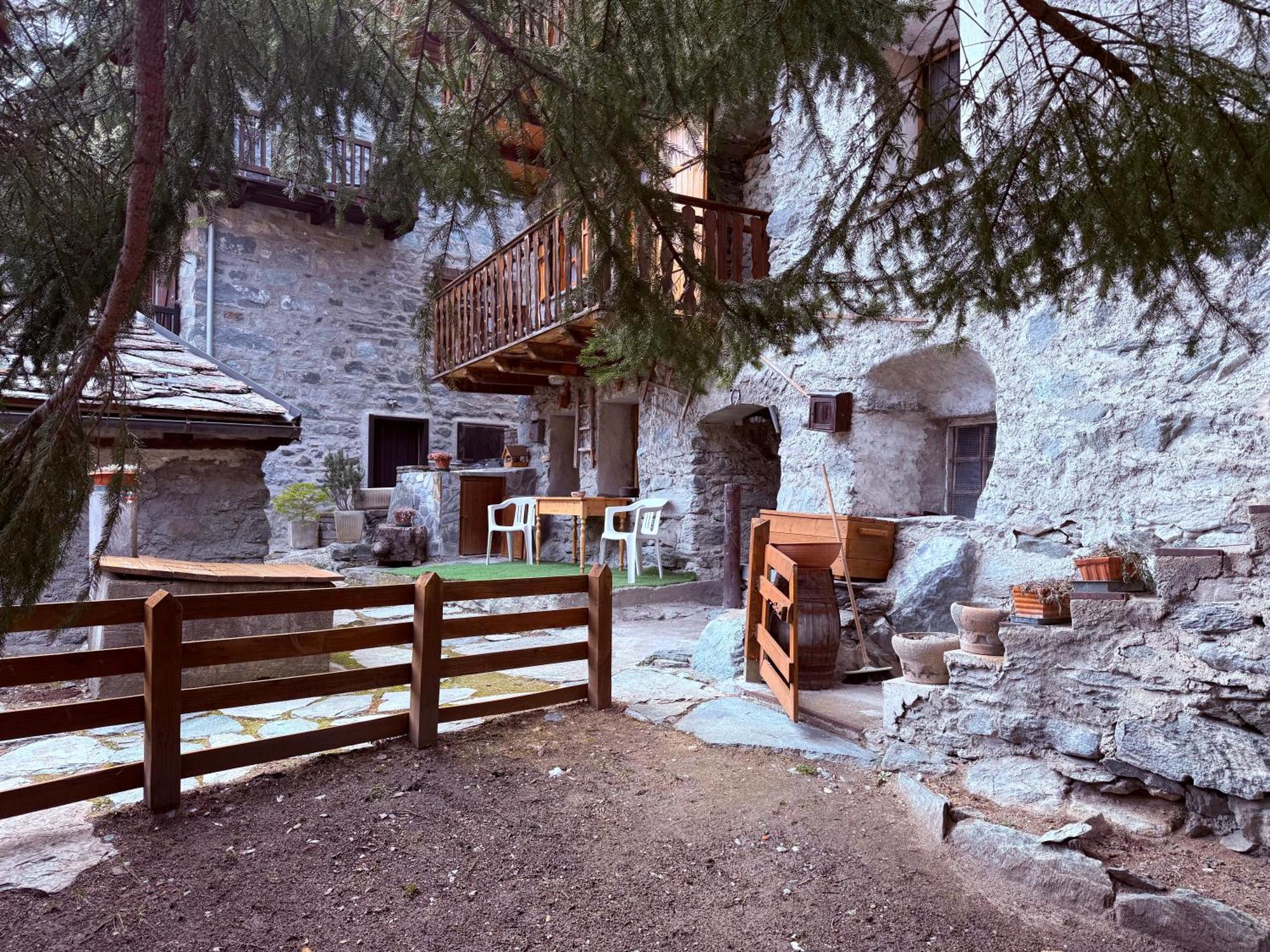 Casa Vacanze Nora Chamois Exterior photo